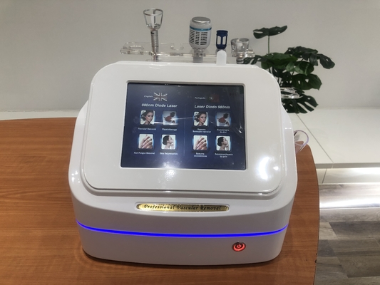 8.4 นิ้ว True Color LCD Touch Screen 980nm Diode Laser เครื่องกําจัดเส้นเลือดขอดสําหรับการกําจัดโรคเส้นเลือด